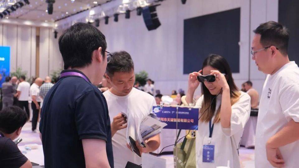 泄露；曝Rokid与分众传媒达成亿级合作AG真人网页Meta两款重要智能眼镜产品(图2)