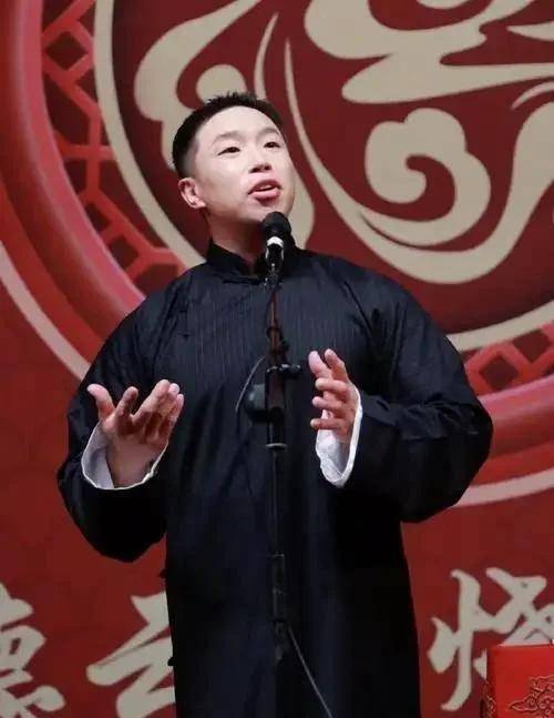 进上流社会娶了美娇妻打高尔夫走国际范AG真人旗舰厅德云社副总烧饼：已挤(图5)