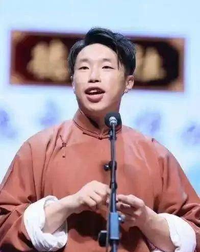 进上流社会娶了美娇妻打高尔夫走国际范AG真人旗舰厅德云社副总烧饼：已挤(图7)