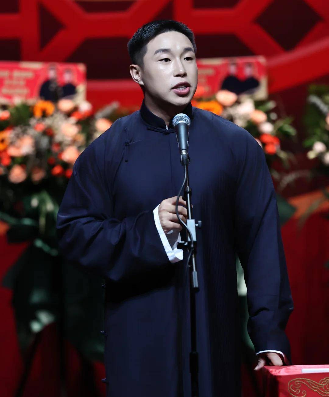 进上流社会娶了美娇妻打高尔夫走国际范AG真人旗舰厅德云社副总烧饼：已挤(图10)