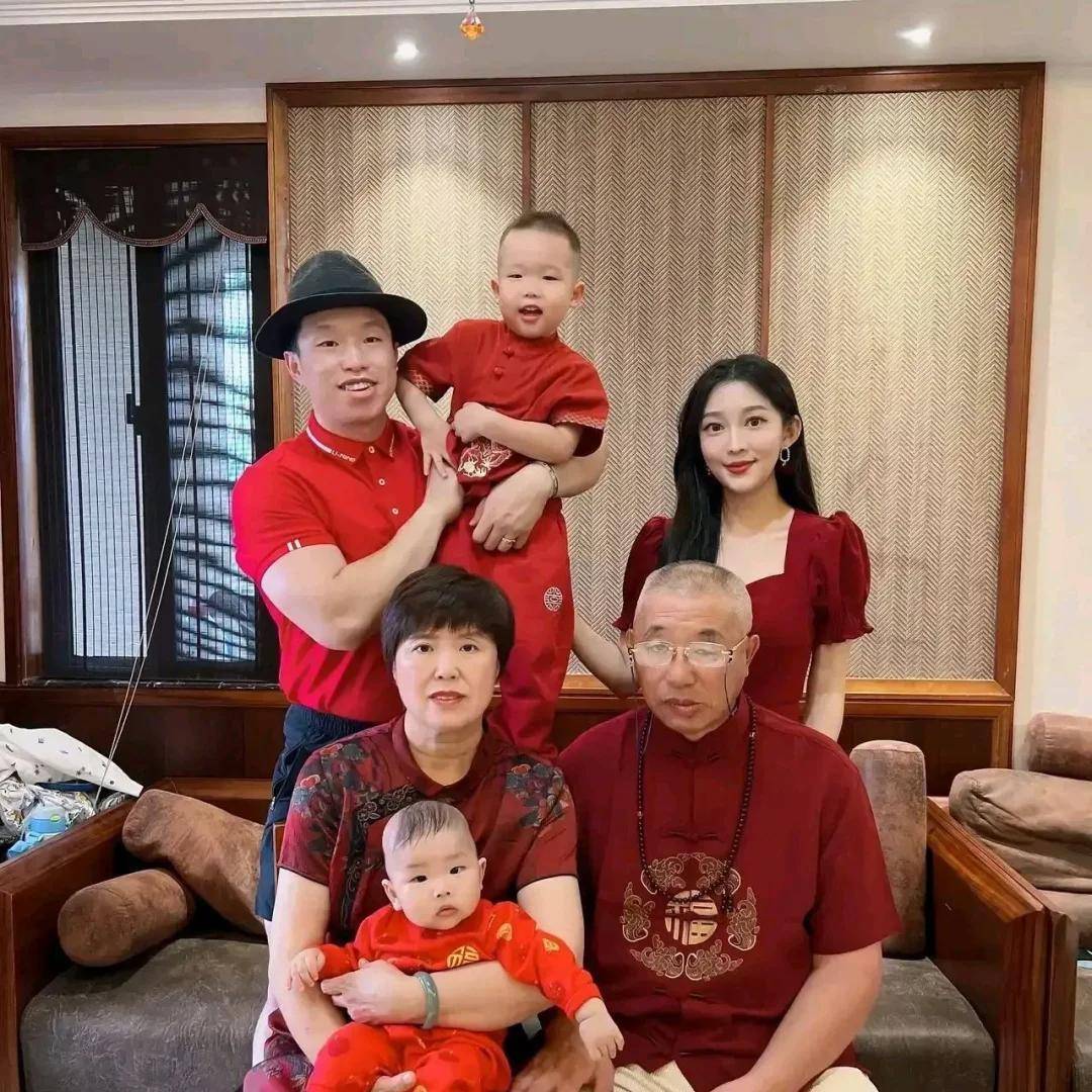 进上流社会娶了美娇妻打高尔夫走国际范AG真人旗舰厅德云社副总烧饼：已挤(图14)