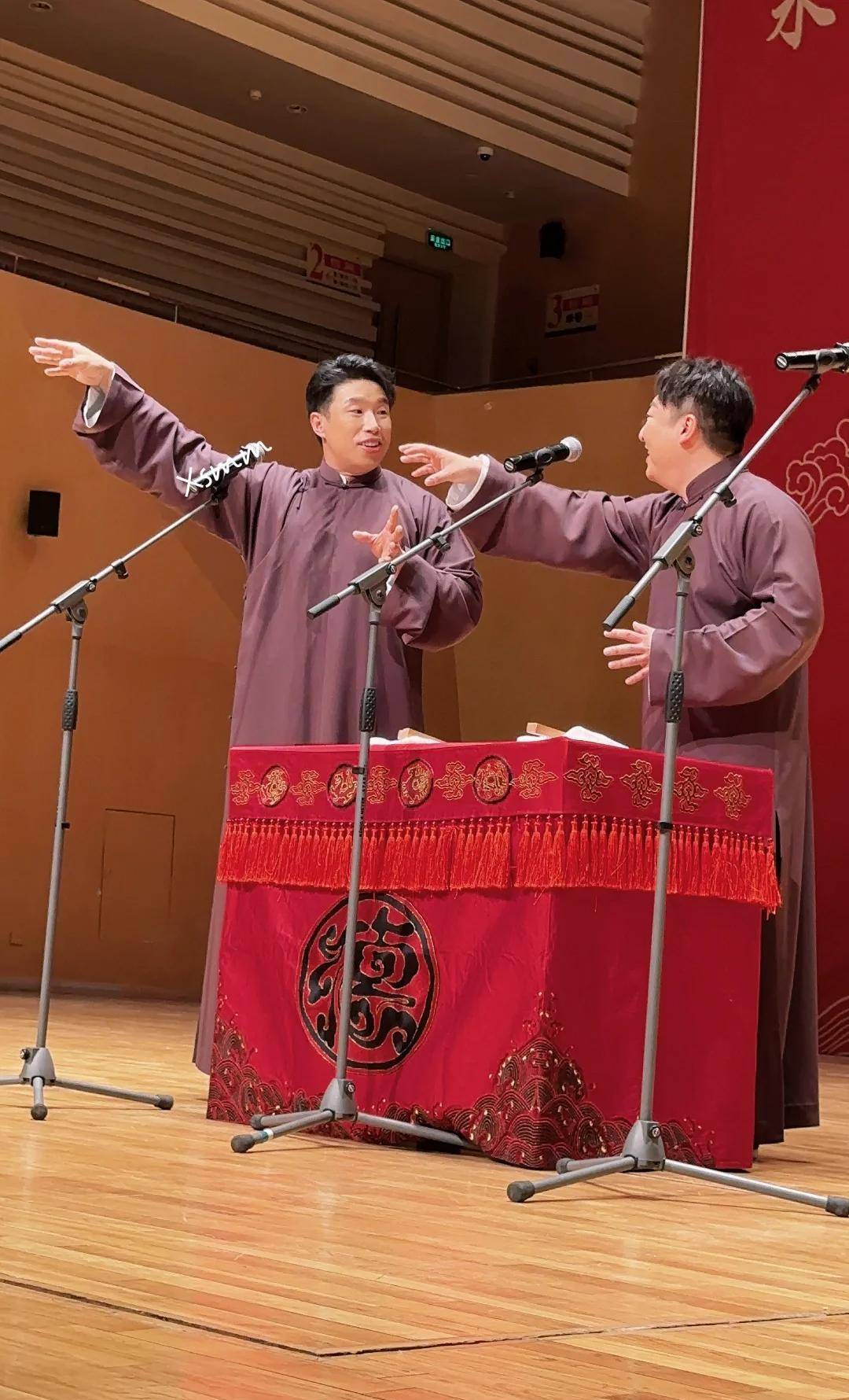 进上流社会娶了美娇妻打高尔夫走国际范AG真人旗舰厅德云社副总烧饼：已挤(图18)