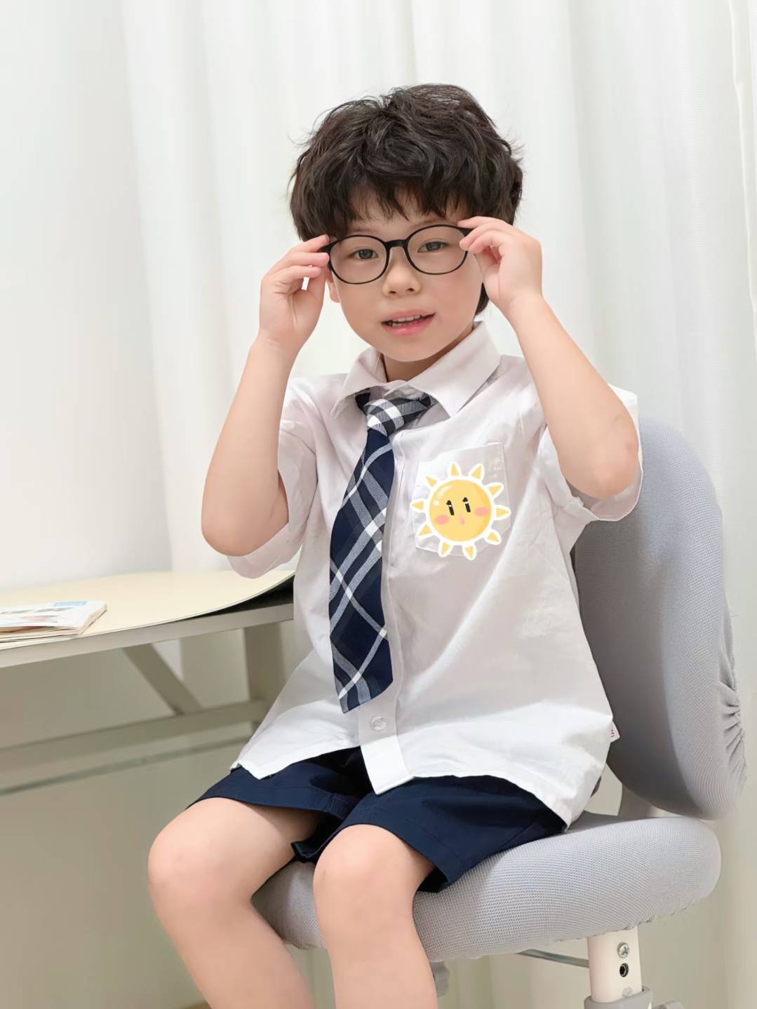 专业近视防控镜片青少年方案仪器助力视力健康AG真人网近视防控领域优选上海卫康光学眼镜(图1)